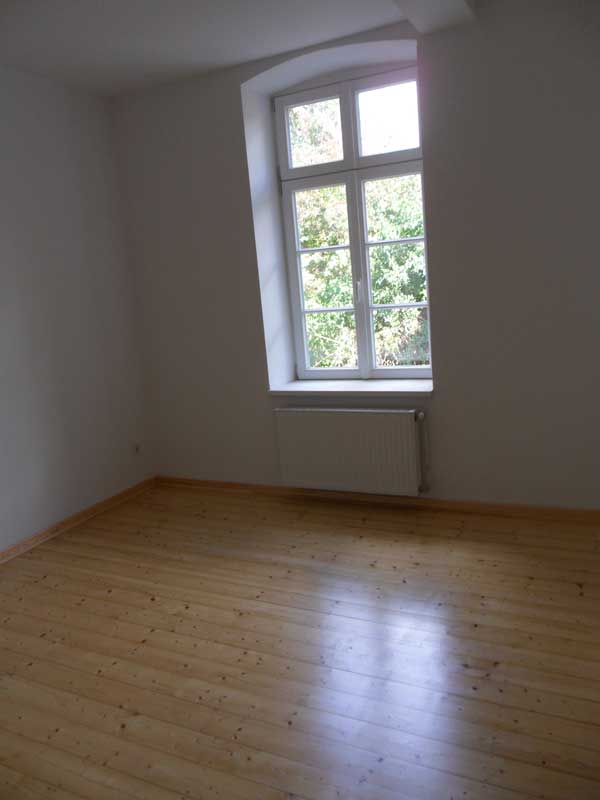 neuer Raum mit Holzboden
